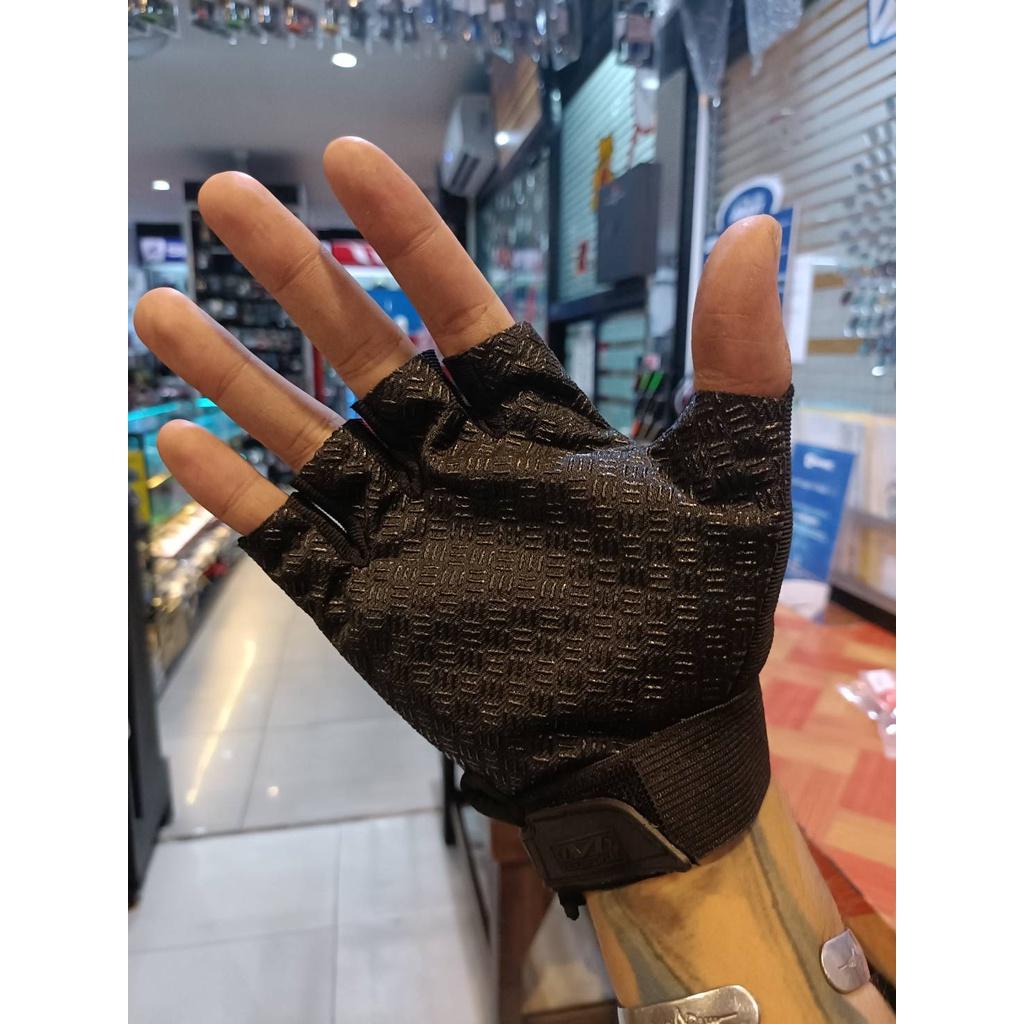 3.  #ถุงมือ Mechanixwear ถุงมือขับขี่มอไซค์ (ครึ่งนิ้ว) ฟรีไซส์