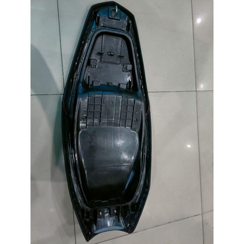 เบาะปาด PCX160  เบาะปาดทรงซิ่ง 2ตอน / 1ตอน โครงเทียม  ผ้าเรดเดอร์ ด้ายแดง