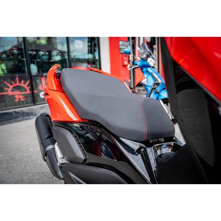 เบาะปาด X-MAX 2023 / Forza350 เบาะปาดทรงซิ่ง2ตอน โครงเทียม 2ตอน ผ้าเรดเดอร์ ด้ายแดง