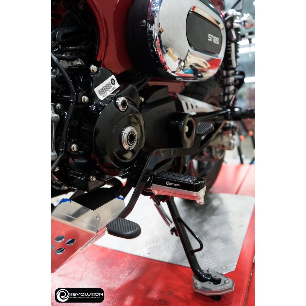 พักเท้าหน้า 3D CNC ST-125 DAX, MONKEY-125  แบรนด์ REVOLUTION
