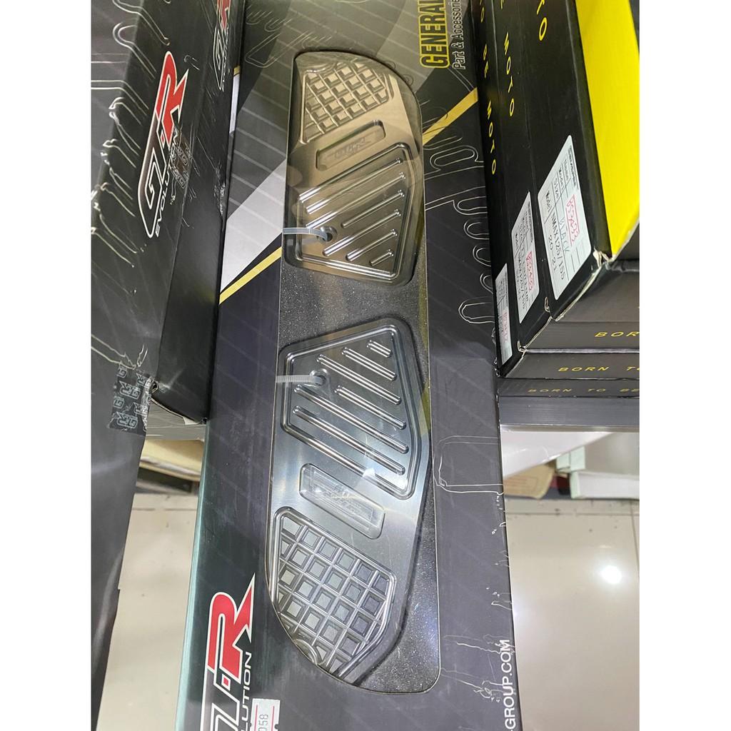 แผ่นรองพื้นพักเท้า รุ่น X-MAX GTR กันลื่น กันรอย พื้นพักเท้าหน้า อลูิมิเนียม มีกันชน