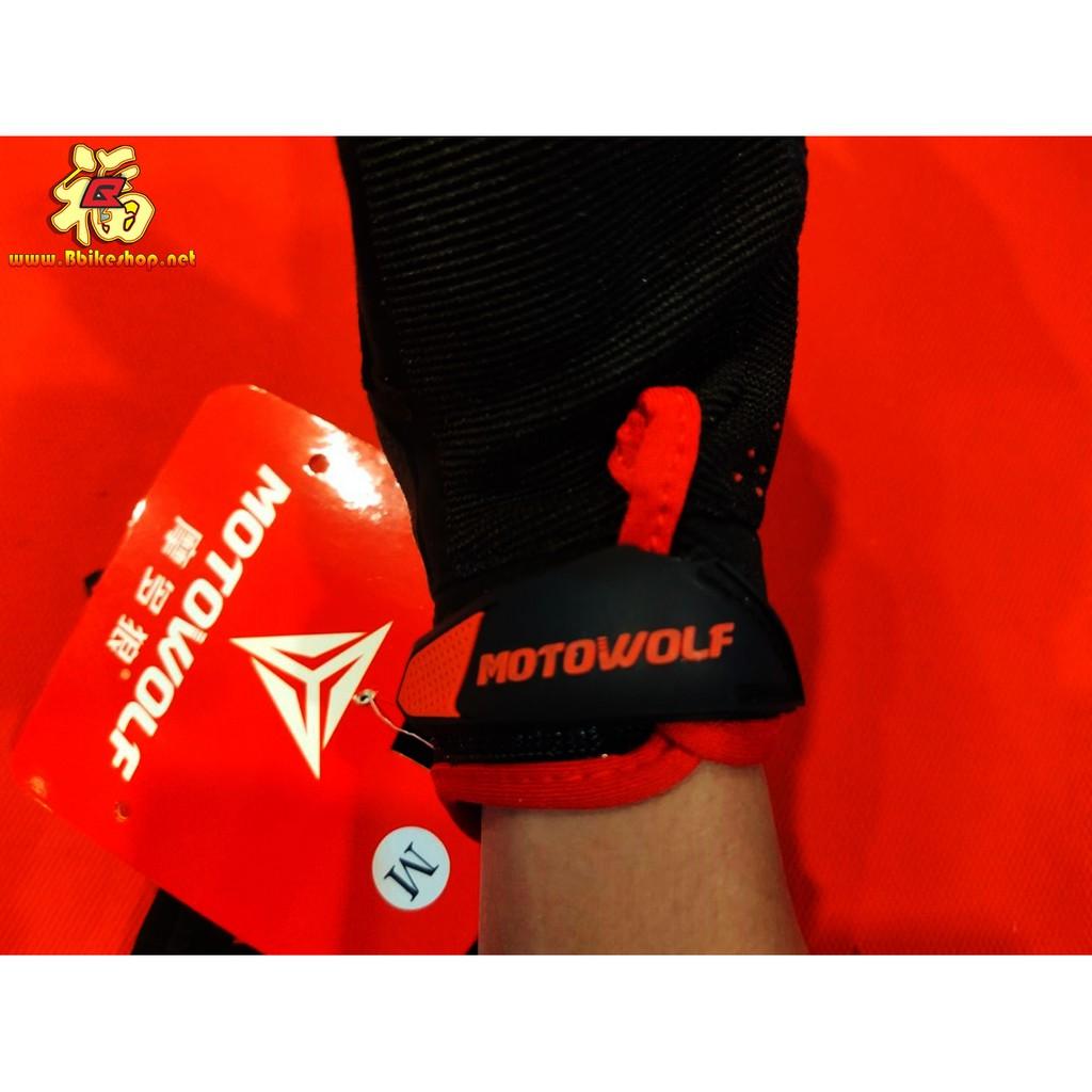 ถุงมือกันกระแทก การ์ดหลังมือลายคาร์บอน MOTOWOLF คละสี*