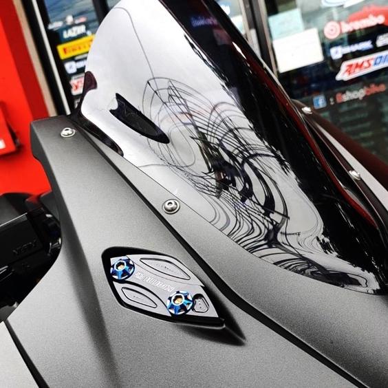 แผ่นปิดรูกระจก ตรงรุ่น CBR250RR งาน KAMUI แท้  คละสี **CBR 250RR NEW ปิดกระจก