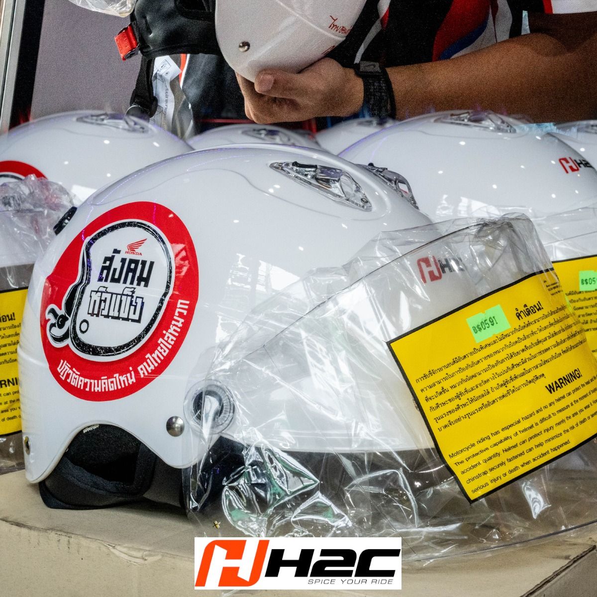 หมวกกันน็อค Honda สังคมหัวแข็ง