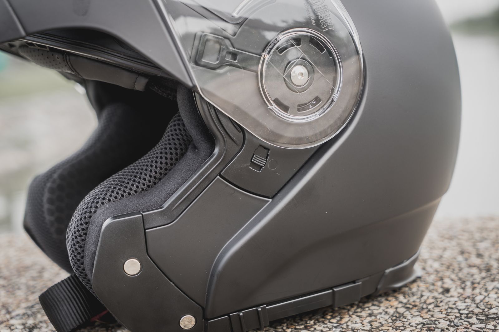 หมวกกันน็อค FLIP UP (ยกคาง)  ZS-3050DA  ล่าสุดของ ZEUS สำหรับปี 2026 สีใหม่ Matt Black
