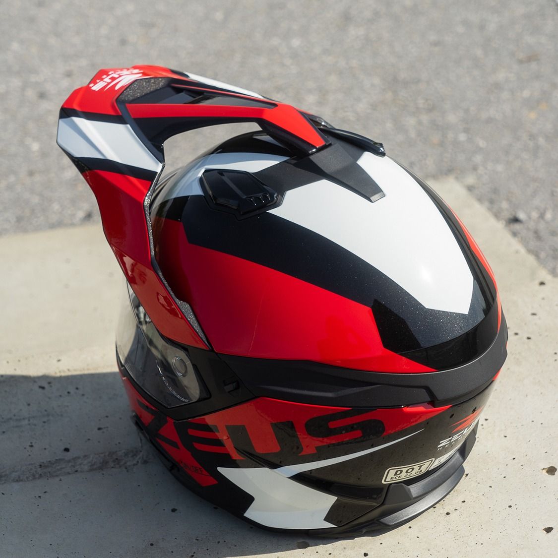 หมวกกันน็อค ZEUS Helmet รุ่นใหม่ ZS-913 มีสีพื้น สีกราฟิก