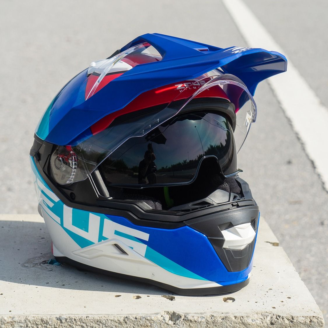หมวกกันน็อค ZEUS Helmet รุ่นใหม่ ZS-913 มีสีพื้น สีกราฟิก