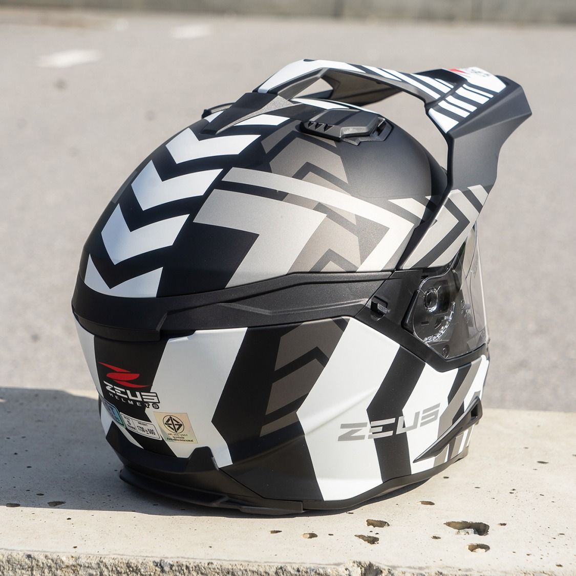 หมวกกันน็อค ZEUS Helmet รุ่นใหม่ ZS-913 มีสีพื้น สีกราฟิก