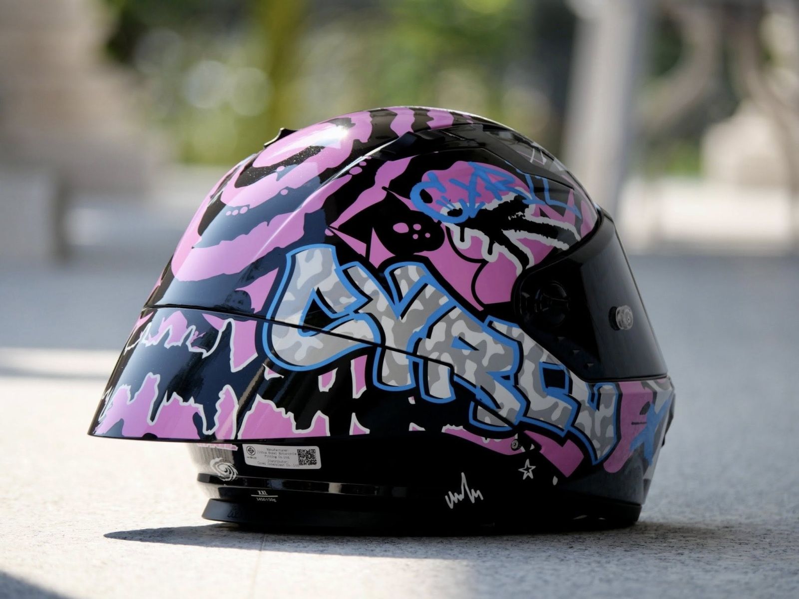 หมวกกันน็อค CYRIL รุ่น R1/R1 PRO รุ่นใหม่ล่าสุดGRAFFITI SERIE  ราคาเบาๆ รองรับการติดตั้ง Bluetooth แถมฟรีชิลด์ Smoke1 ชิ้น