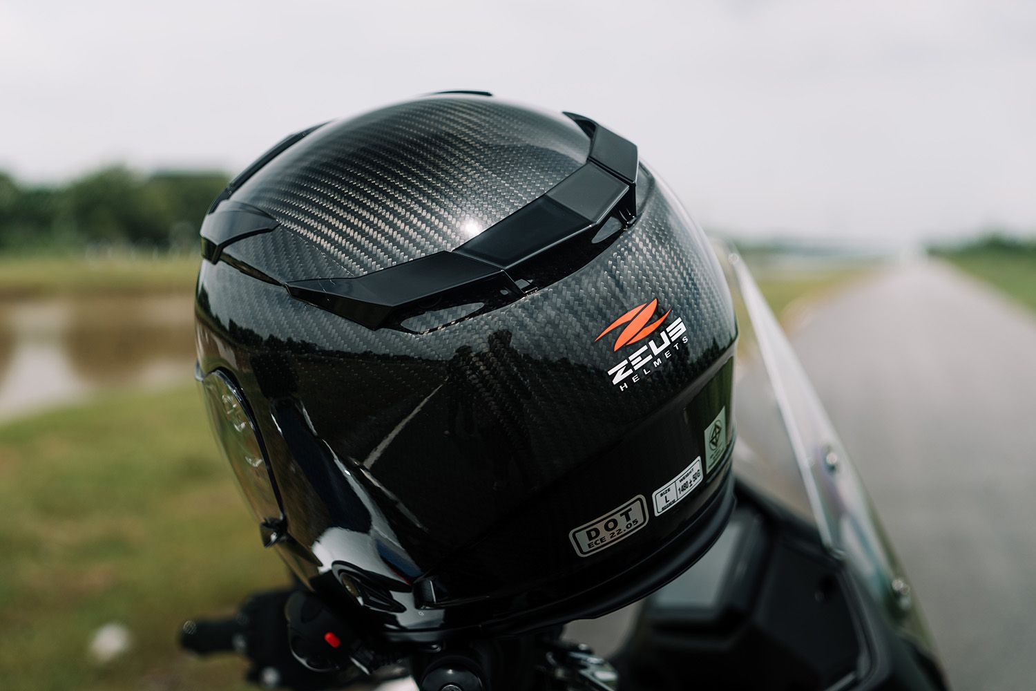 หมวกกันน็อค ZEUS Helmet ZS-1200H 100% คาบอน แว่นตากันแดด ในซิว