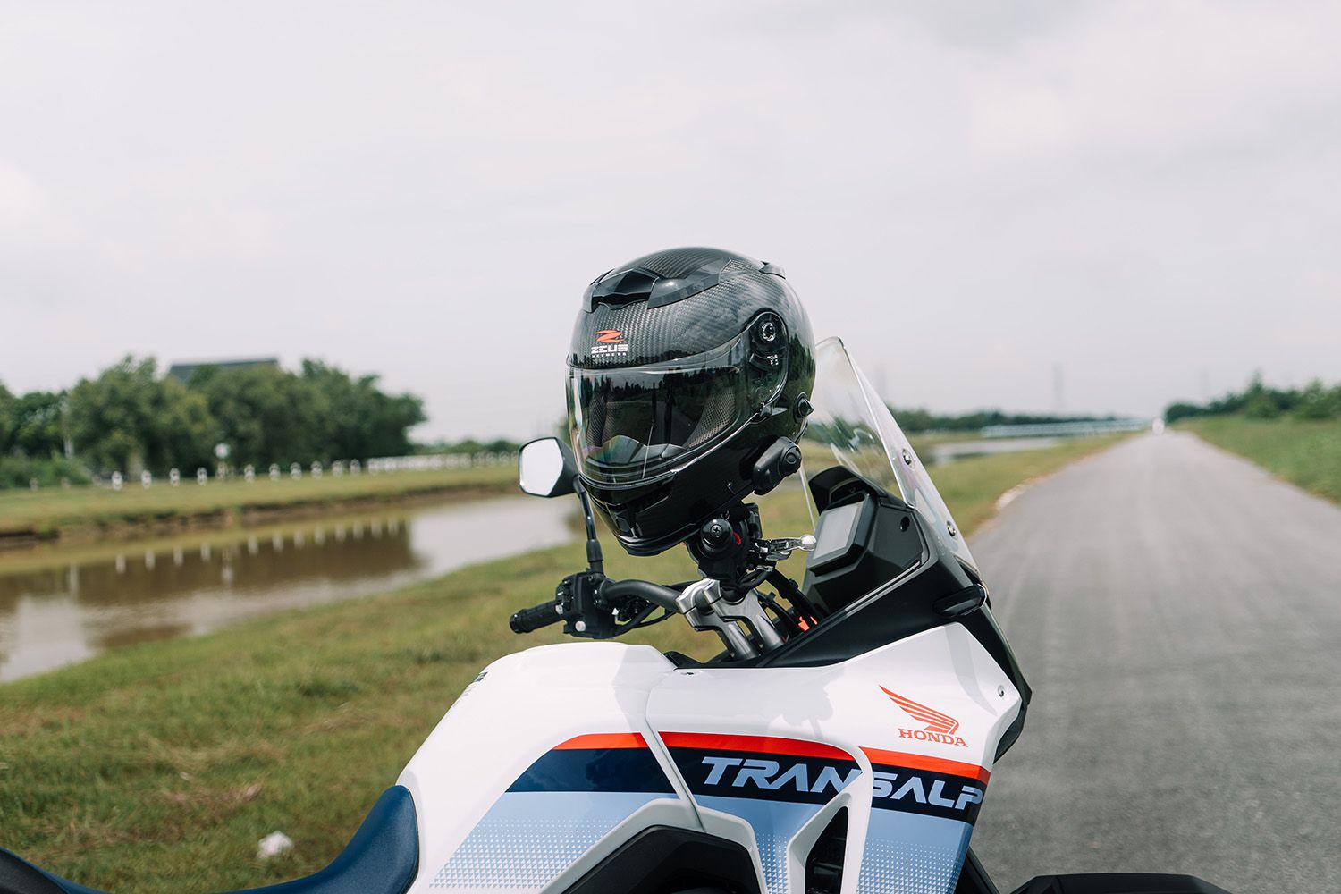 หมวกกันน็อค ZEUS Helmet ZS-1200H 100% คาบอน แว่นตากันแดด ในซิว
