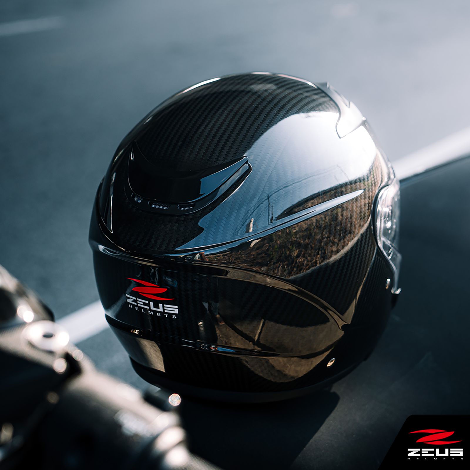 หมวกกันน็อค ZEUS Helmet ZS-630 100% คาบอน แว่นตากันแดด ในซิว