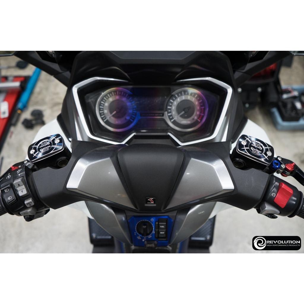 ฝาปิดกระปุกดิสเบรคหน้า ทูโทน แบรนด์ REVOLUTION ใส่รถรุ่น FORZA-300,350NEW/X-MAX300/ST-125Dax/C-125