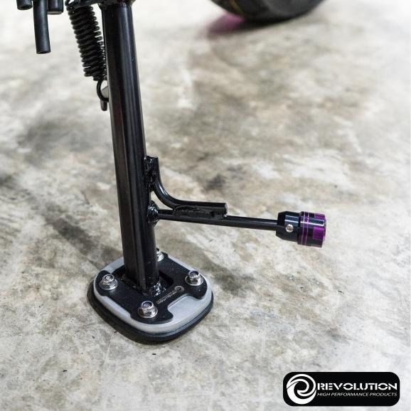 ตัวครอบแกนเขี่ยขาตั้งข้าง (ทูโทน) แบรนด์ REVOLUTION ตรงรุ่น ADV-350, FORZA-350