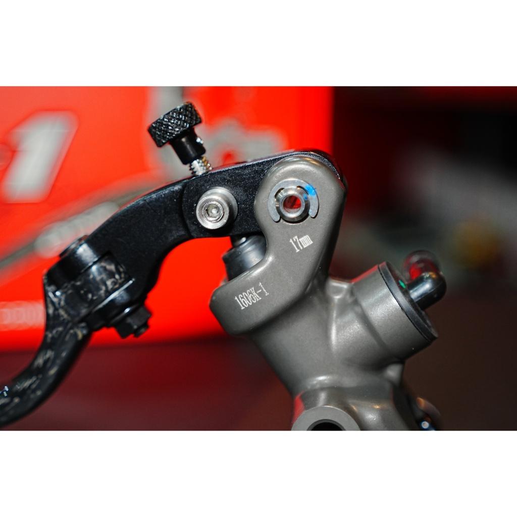 ใหม่ ปั้มเบรค ก้านคาร์บอนแท้ Racingboy รุ่น Rs1 เบอร์ 17mm. ซ้าย/ขวา  กระปุกน้ำมันใหญ่กว่าเดิม ปั้มบน RCB R/L