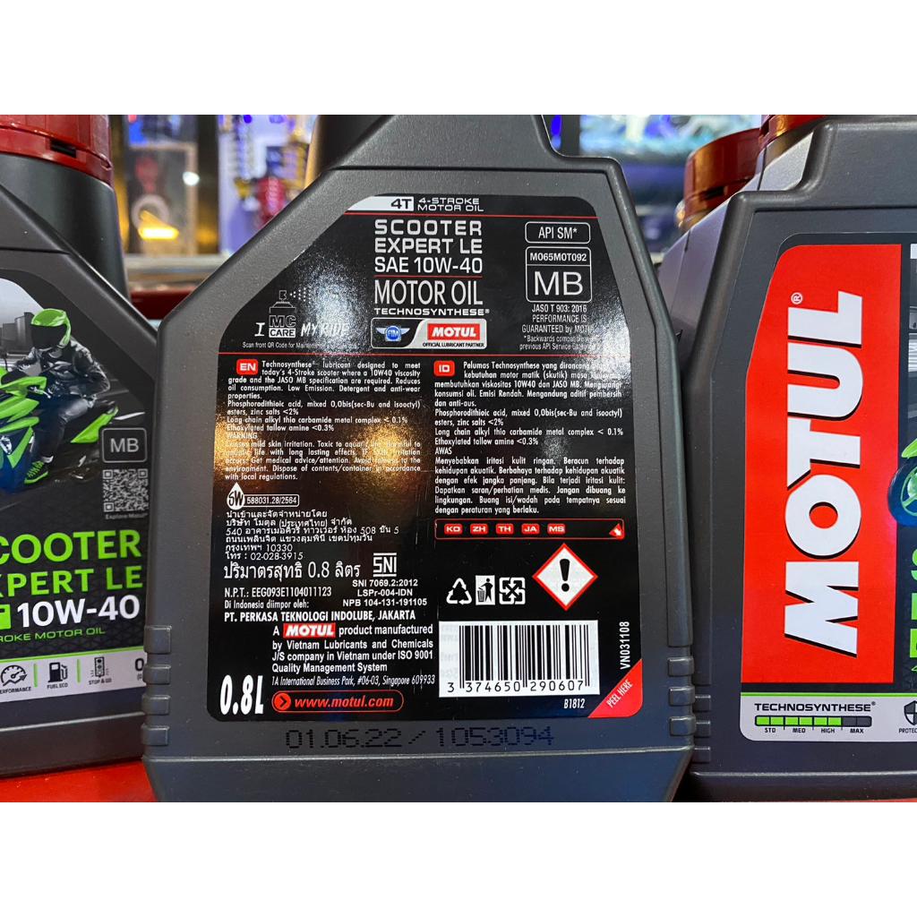 น้ำมันเครื่อง MOTUL Scooter Expert LE 10W40 ขนาด 0.8 ลิตร น้ำมันเครื่อง กึ่งสังเคราะห์