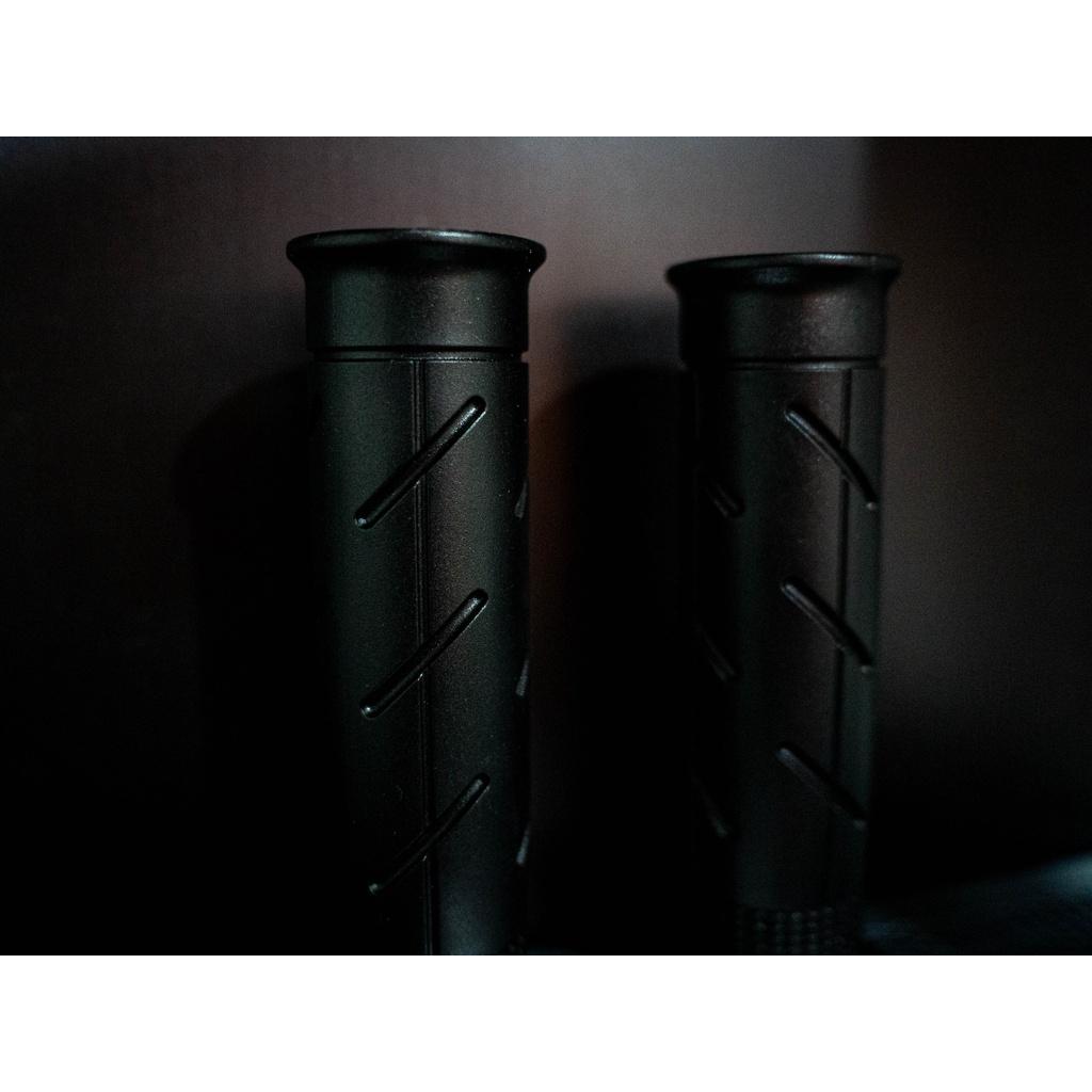 ปลอกแฮนด์ DOMINO รุ่น 0280 แท้ อิตาลี่ ใส่ได้ทุกรุ่น ใส่ตุ้มปลายแฮนด์ได้