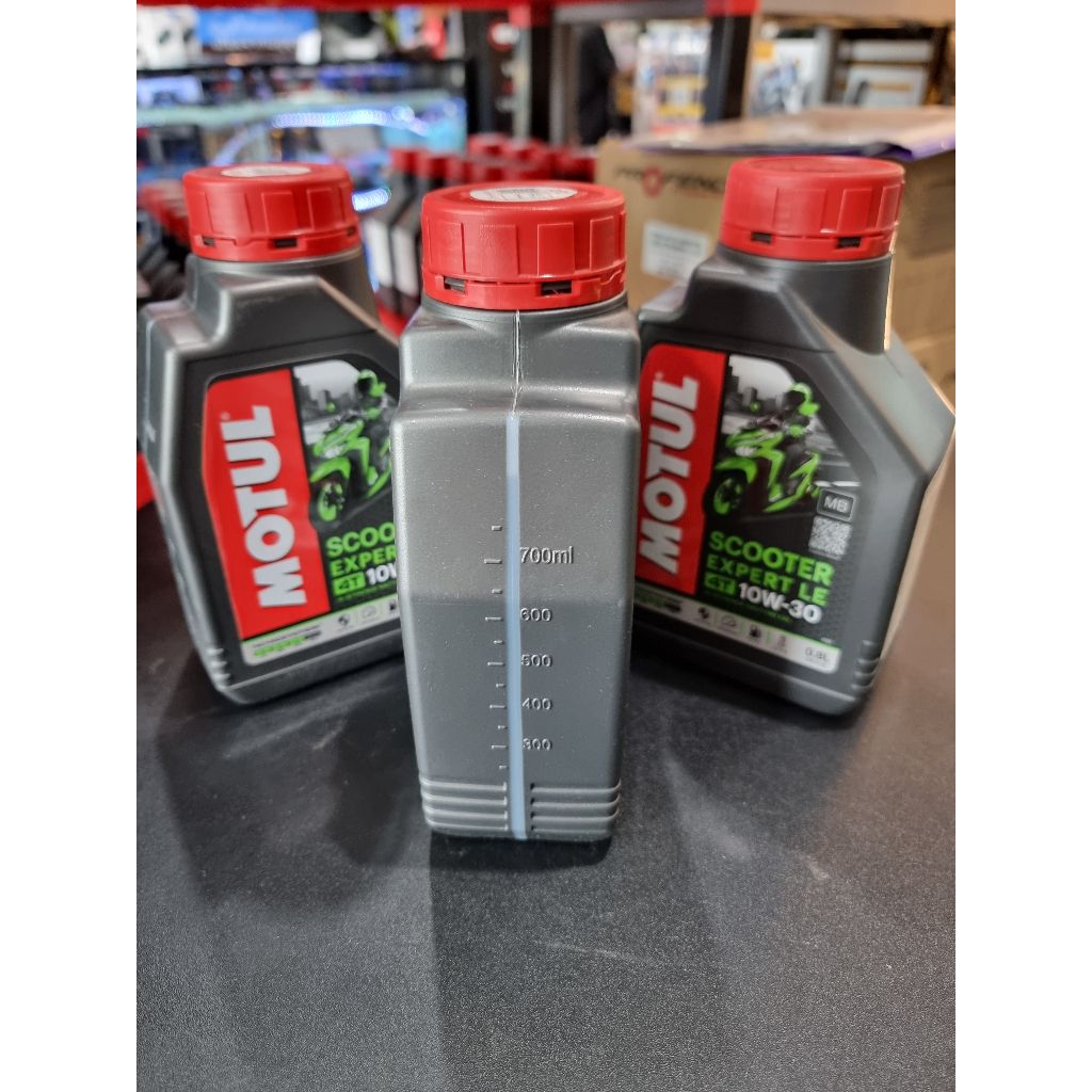 น้ำมันเครื่อง MOTUL Scooter Expert LE 10W-30/10W-40 ขนาด 0.8 ลิตร น้ำมันเครื่อง กึ่งสังเคราะห์