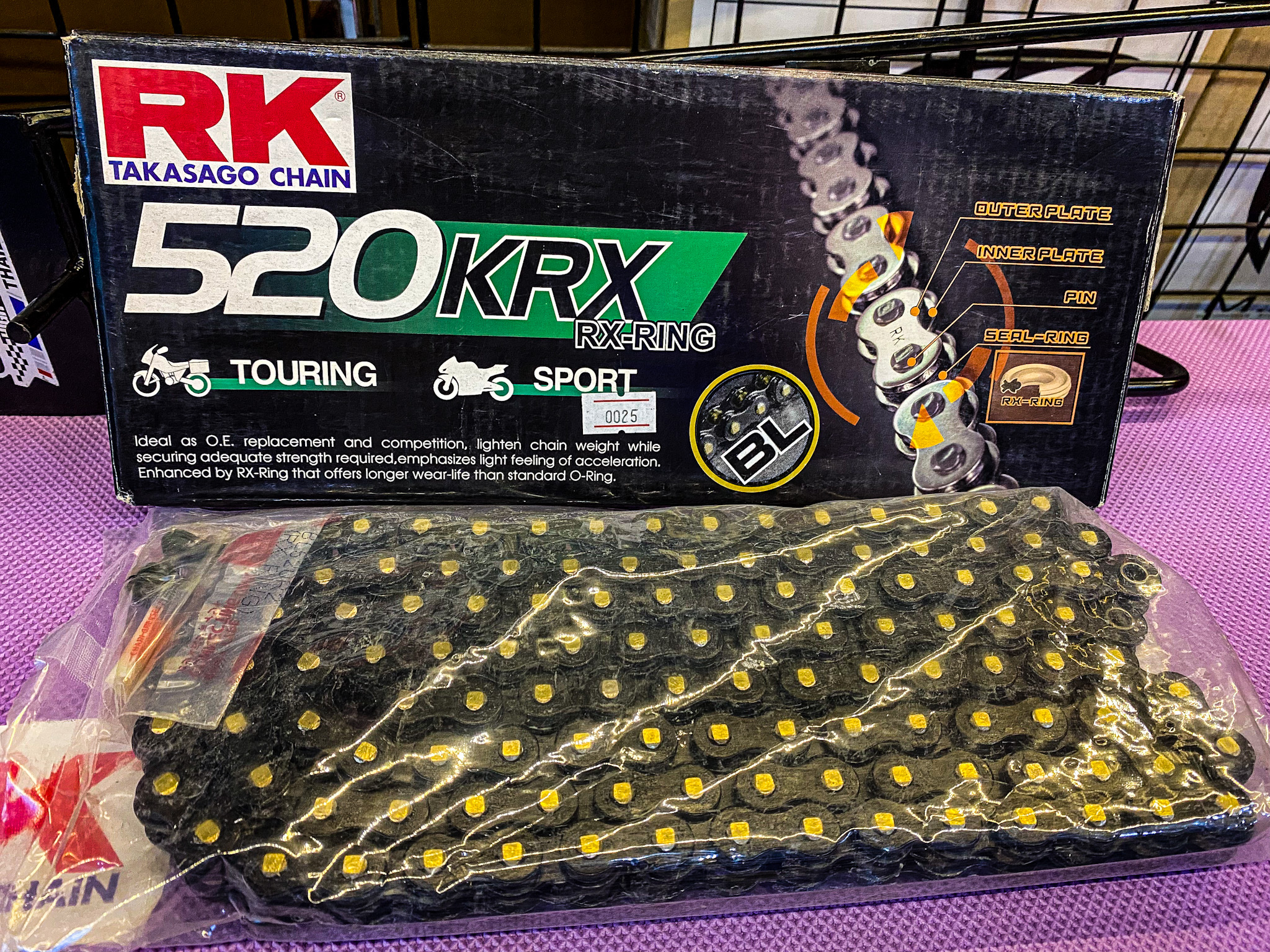 โซ่ RK 520 KRX RX-Ring 120L สีดำหมุดทอง